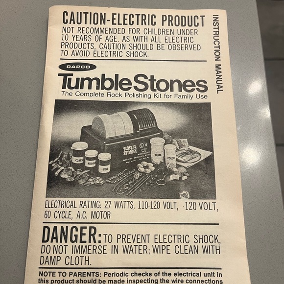 This set is original from 1975! It appears never used and in great working order - Picture 1 of 8